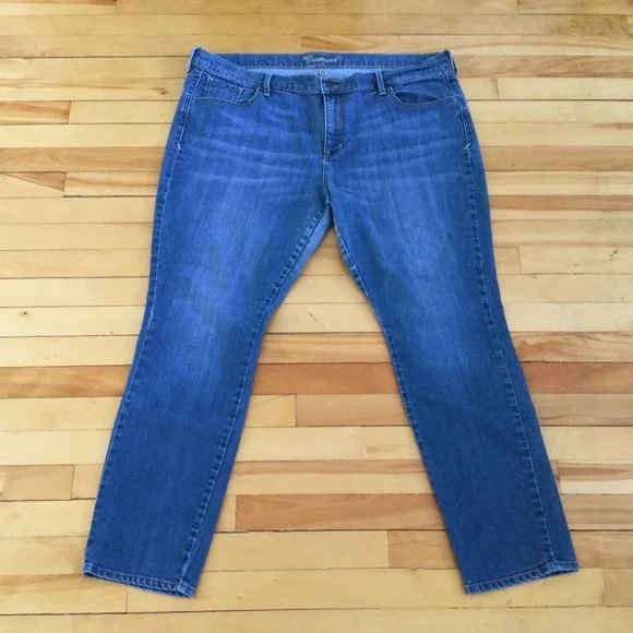 OLD NAVY The Sweetheart Mid-Rise Bootcut Jeans, Medium Wash Plus Size 20 - Picture 2 of 12
